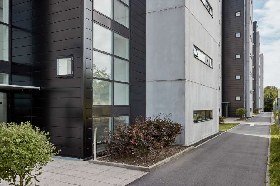 Betonkarréer ”limet” sammen med aluminiumsprofiler, Svanelundsbakken 16-22, 9800 Hjørring